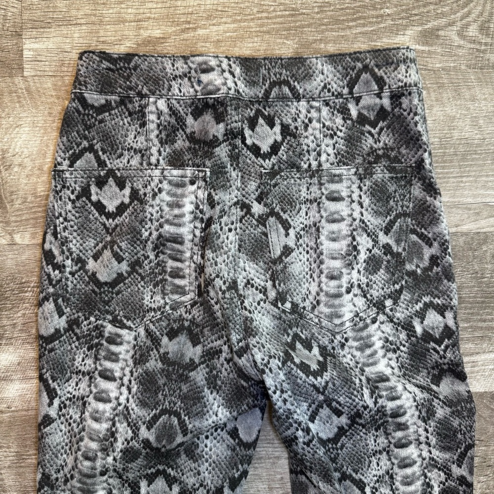 We the Free Just Float On Snake Print Flare Jeans Womens Sz. 25 - Picture 7 of 10